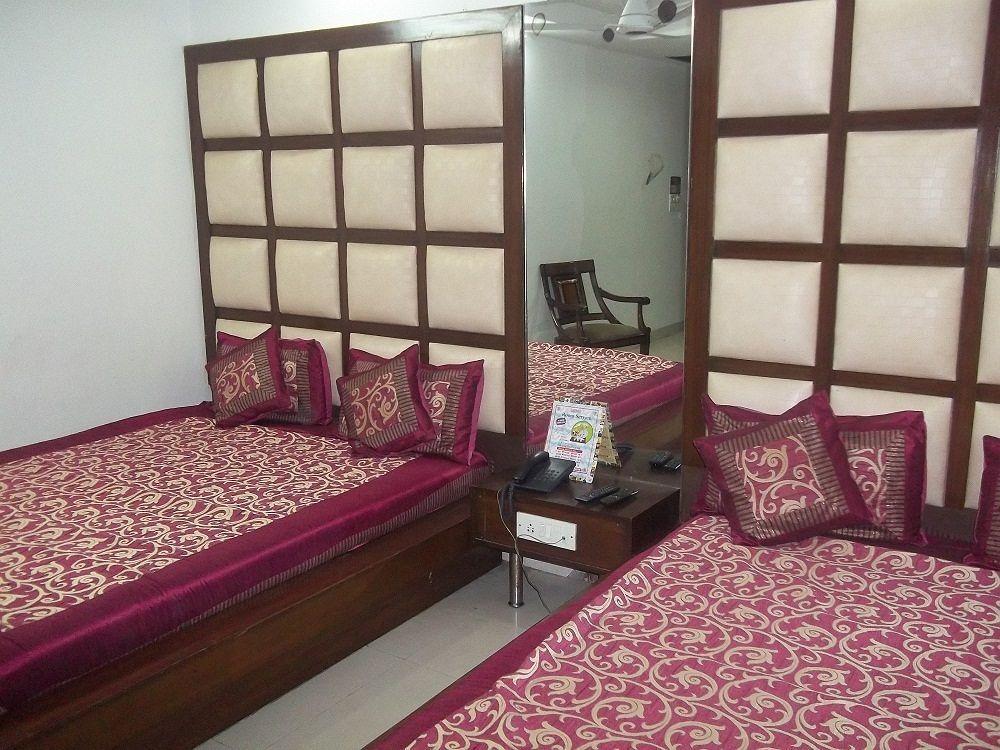 Hotel Mohan International Új-Delhi Kültér fotó
