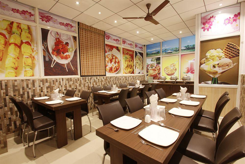 Hotel Mohan International Új-Delhi Kültér fotó