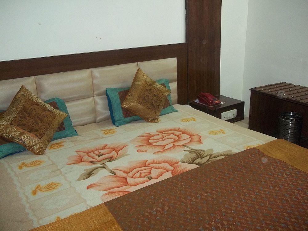 Hotel Mohan International Új-Delhi Kültér fotó