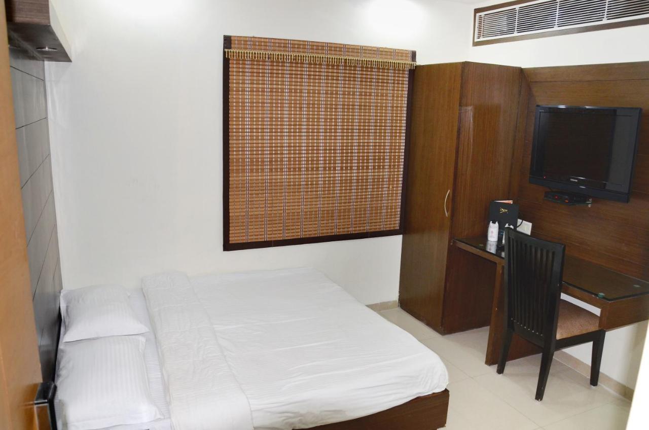 Hotel Mohan International Új-Delhi Kültér fotó