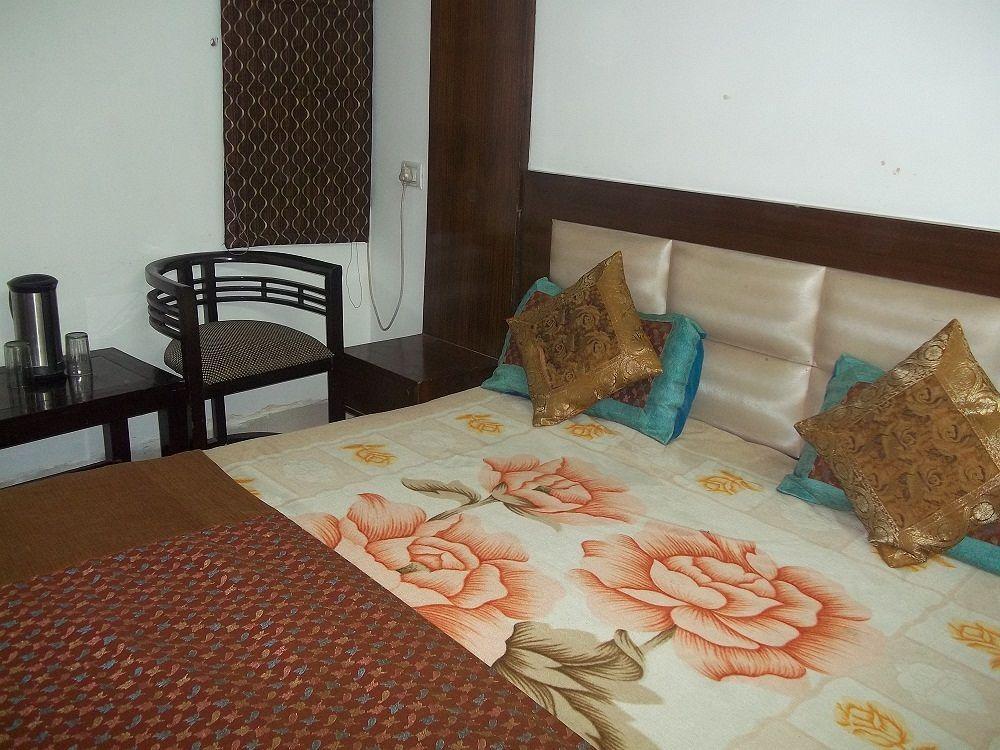 Hotel Mohan International Új-Delhi Kültér fotó