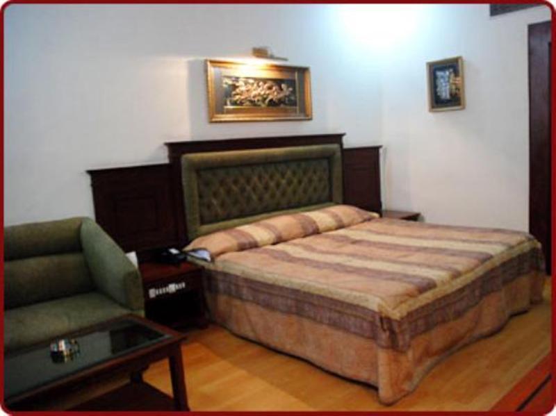 Hotel Mohan International Új-Delhi Kültér fotó