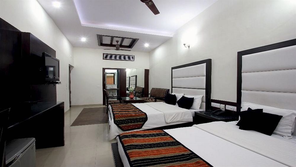Hotel Mohan International Új-Delhi Kültér fotó