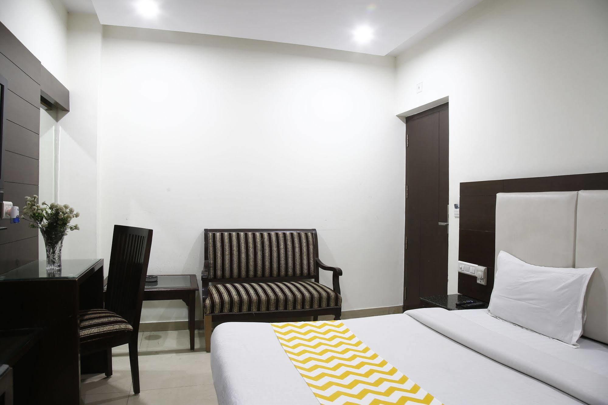 Hotel Mohan International Új-Delhi Kültér fotó