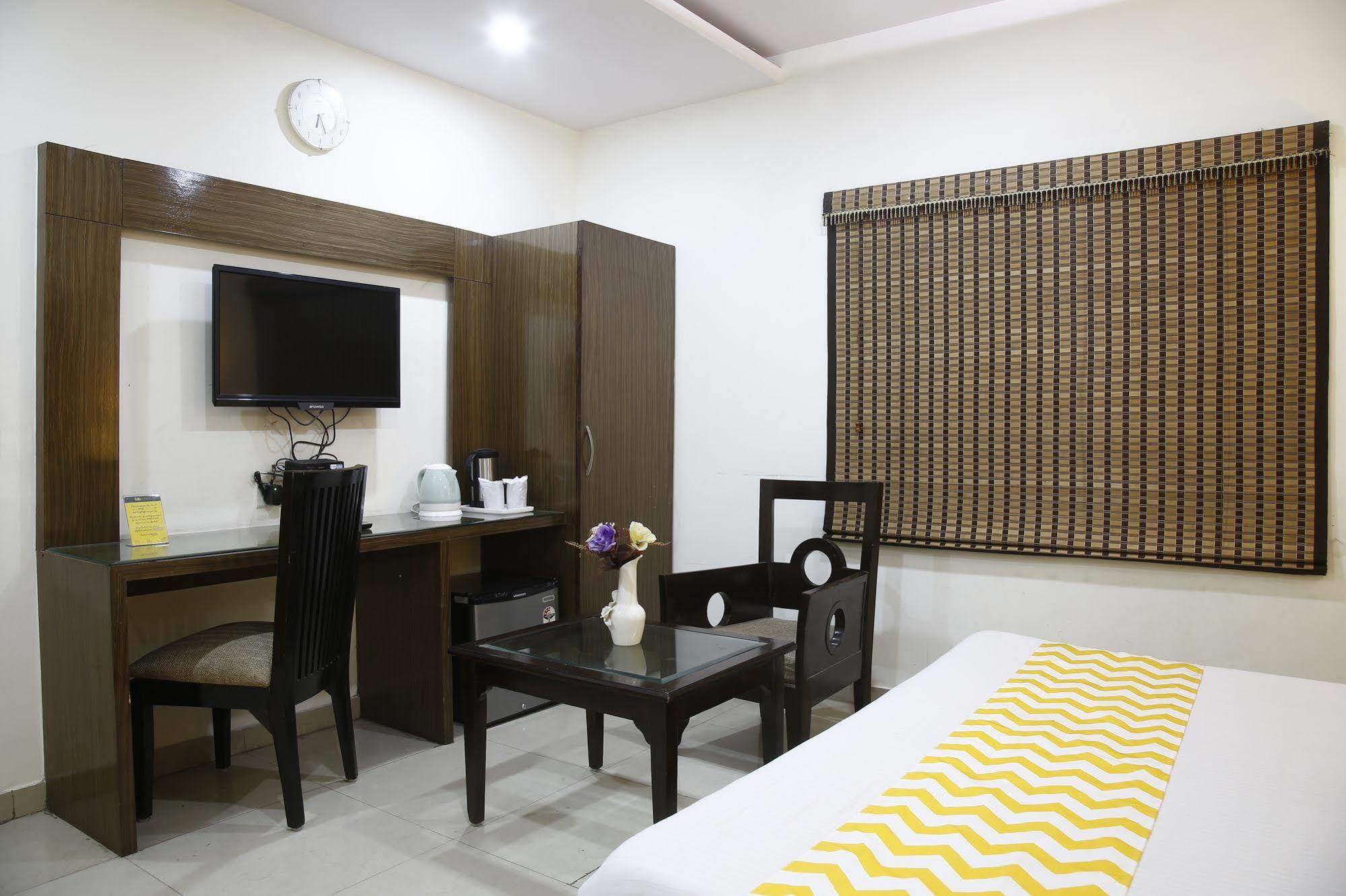 Hotel Mohan International Új-Delhi Kültér fotó