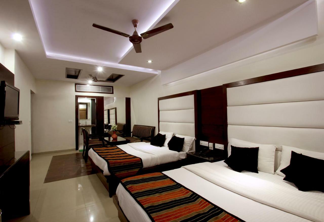 Hotel Mohan International Új-Delhi Kültér fotó