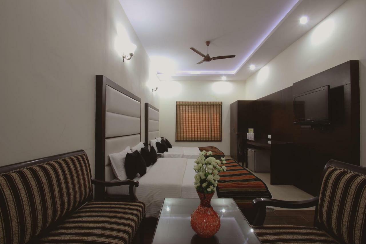 Hotel Mohan International Új-Delhi Kültér fotó