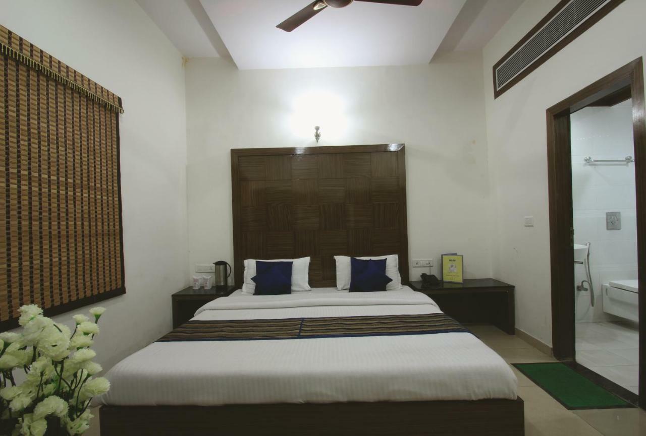 Hotel Mohan International Új-Delhi Kültér fotó