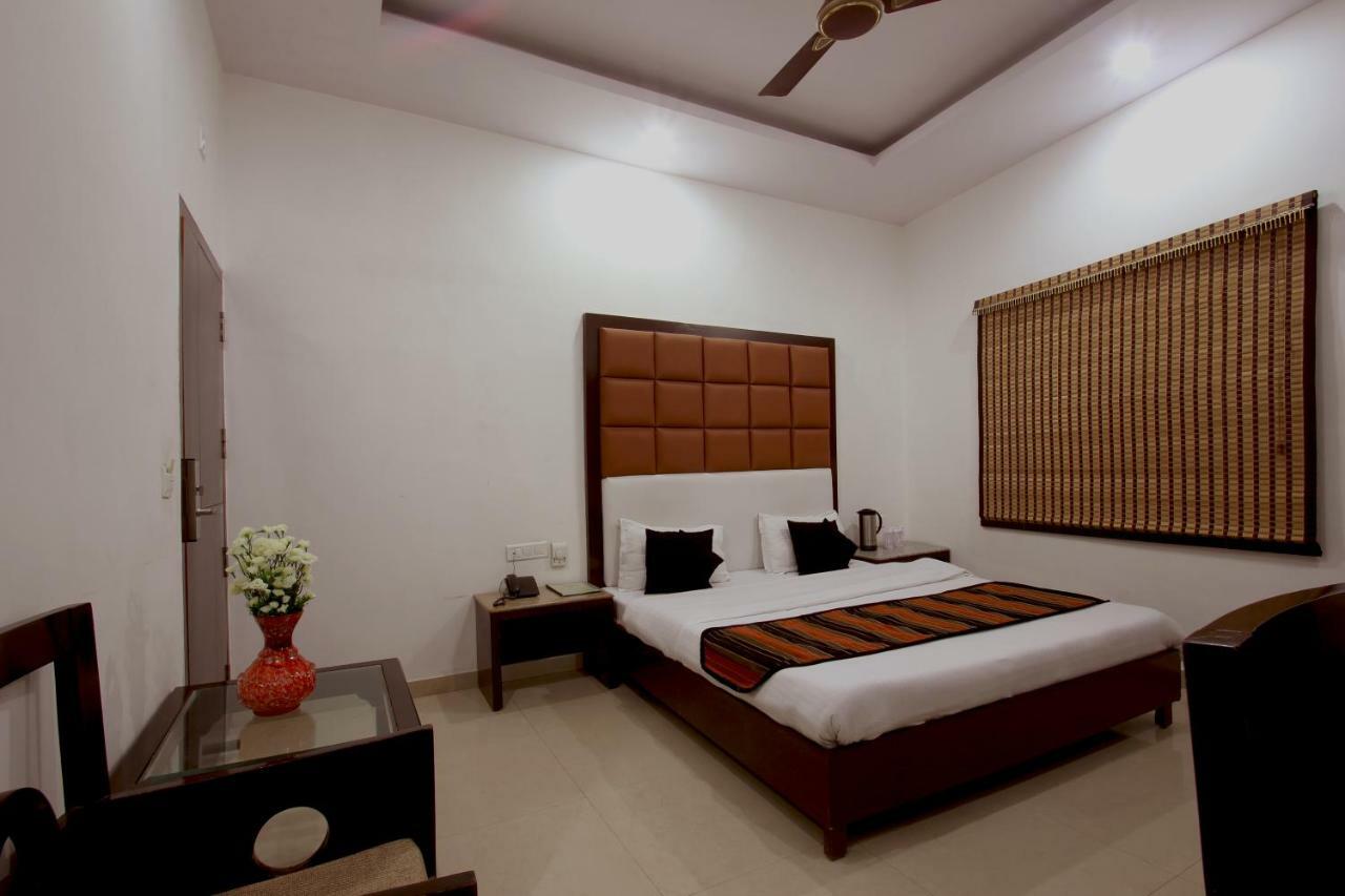 Hotel Mohan International Új-Delhi Kültér fotó