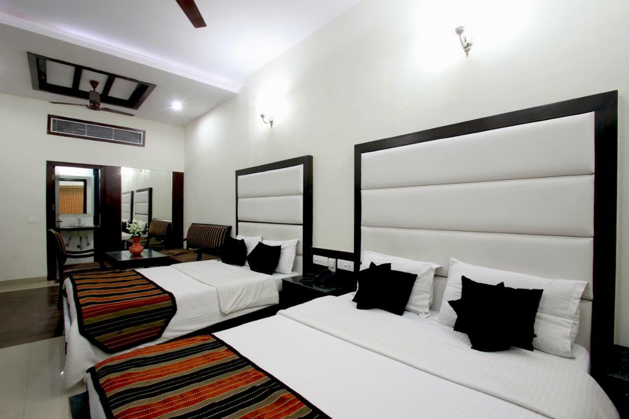Hotel Mohan International Új-Delhi Kültér fotó