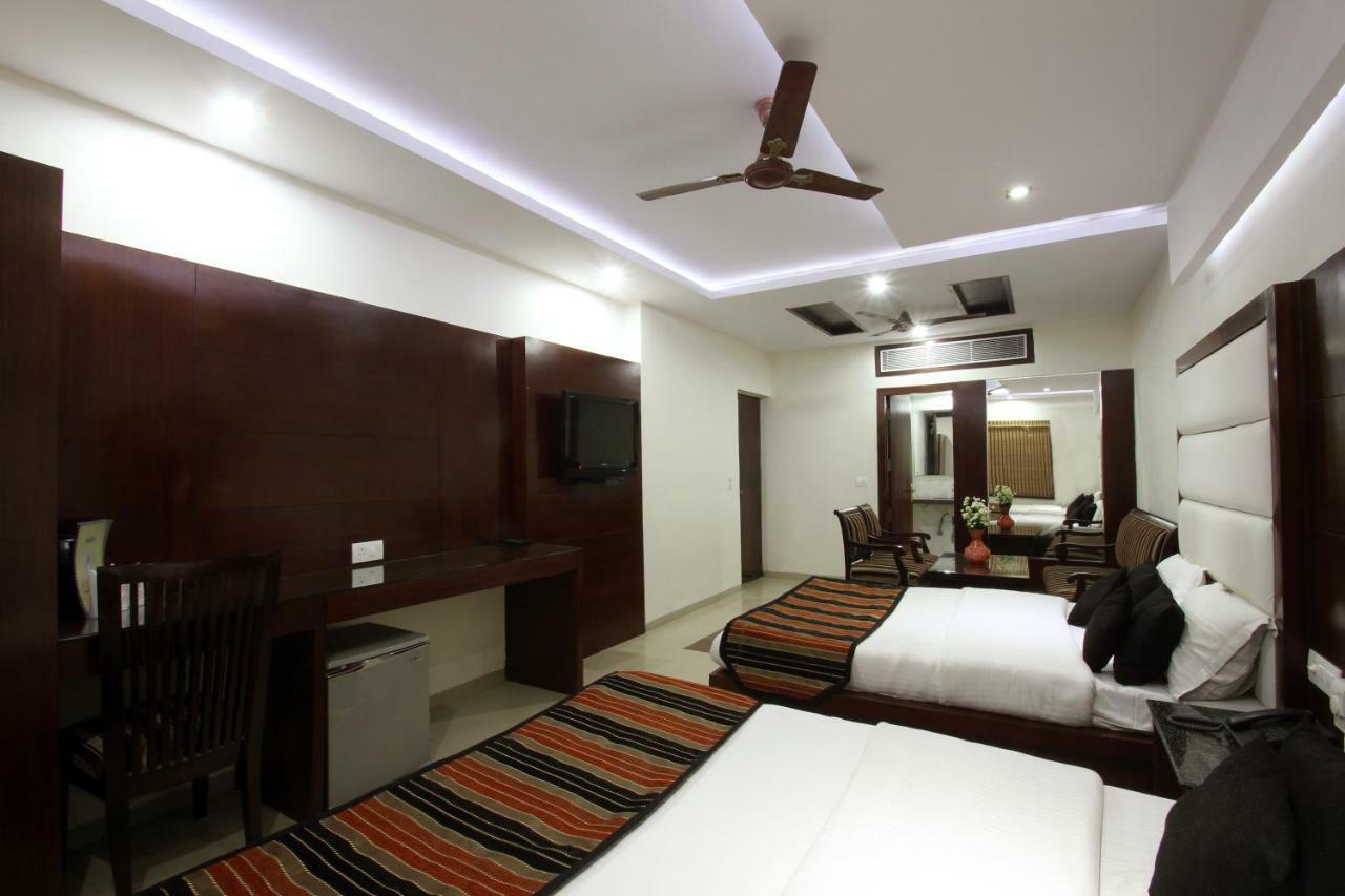 Hotel Mohan International Új-Delhi Kültér fotó