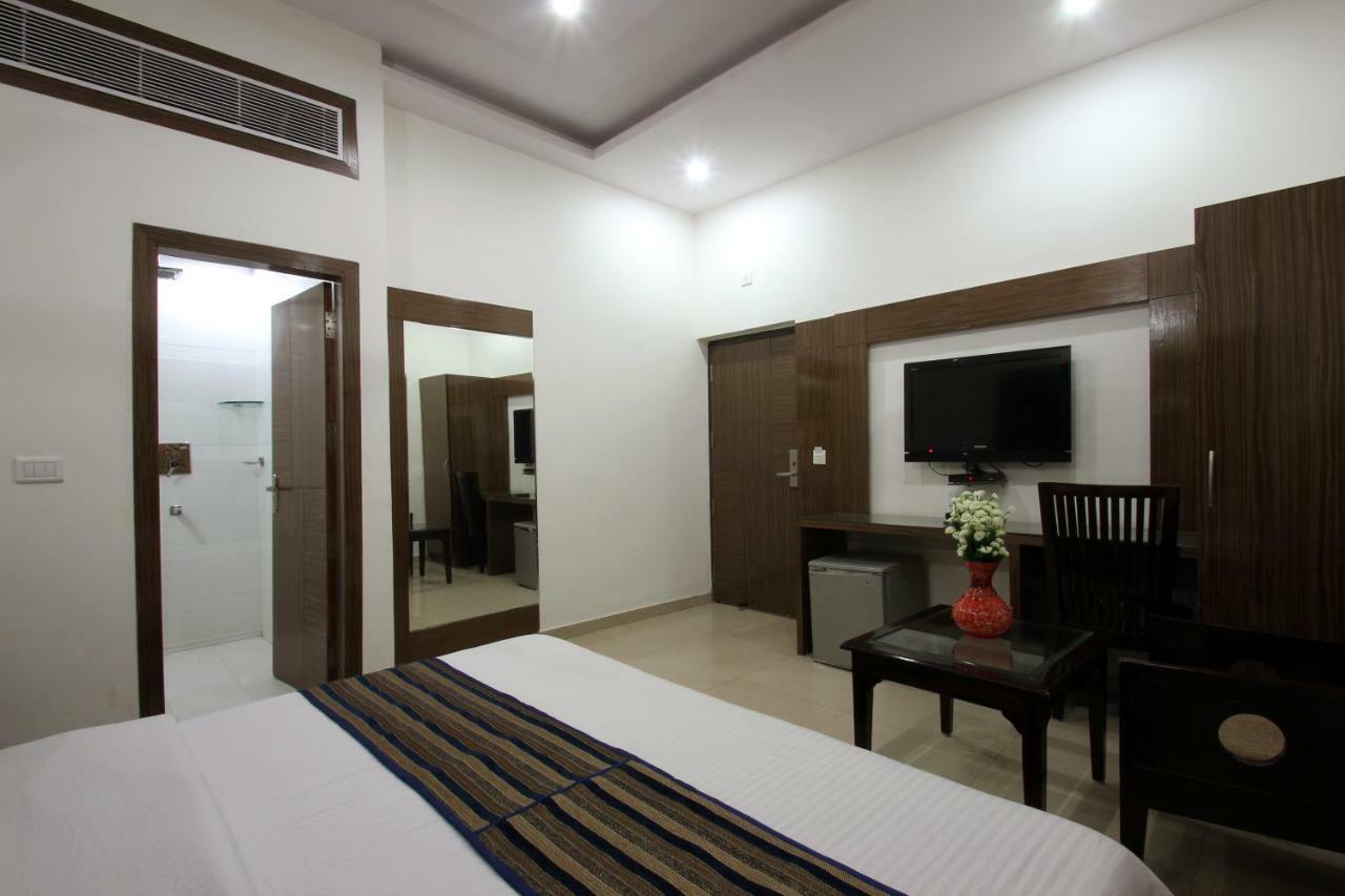 Hotel Mohan International Új-Delhi Kültér fotó
