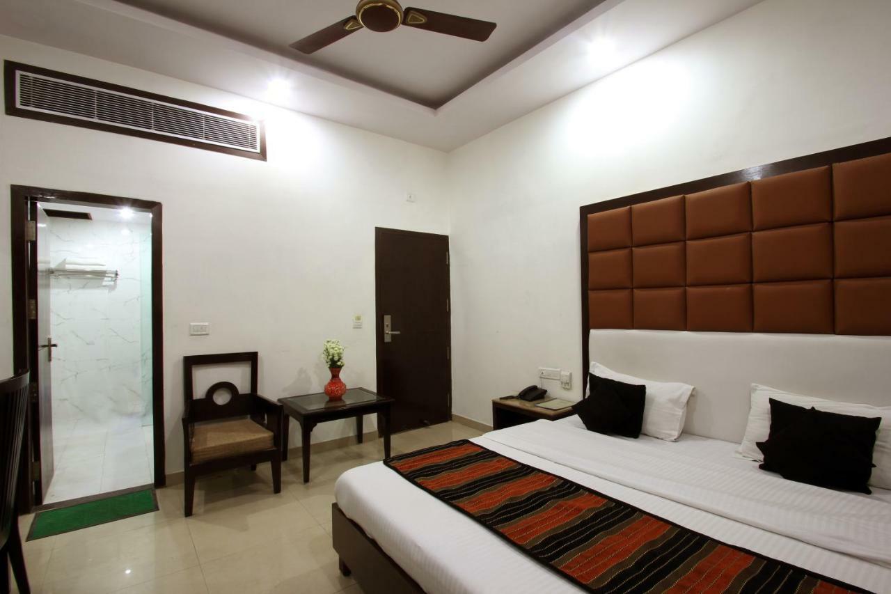 Hotel Mohan International Új-Delhi Kültér fotó