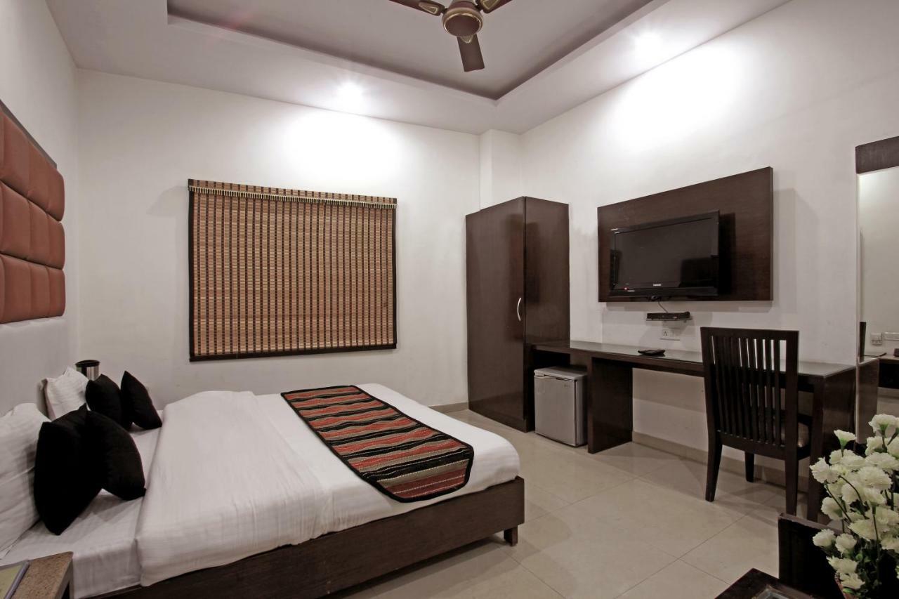 Hotel Mohan International Új-Delhi Kültér fotó