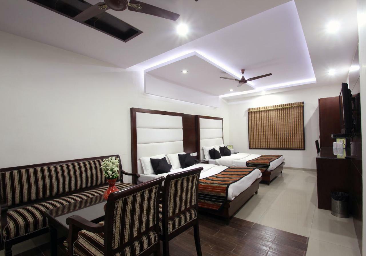 Hotel Mohan International Új-Delhi Kültér fotó