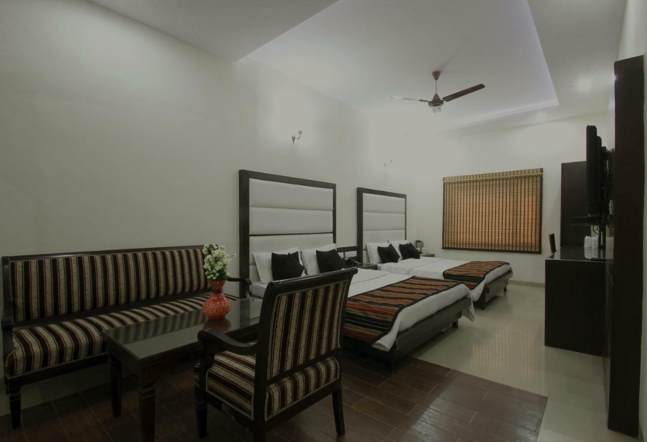 Hotel Mohan International Új-Delhi Kültér fotó