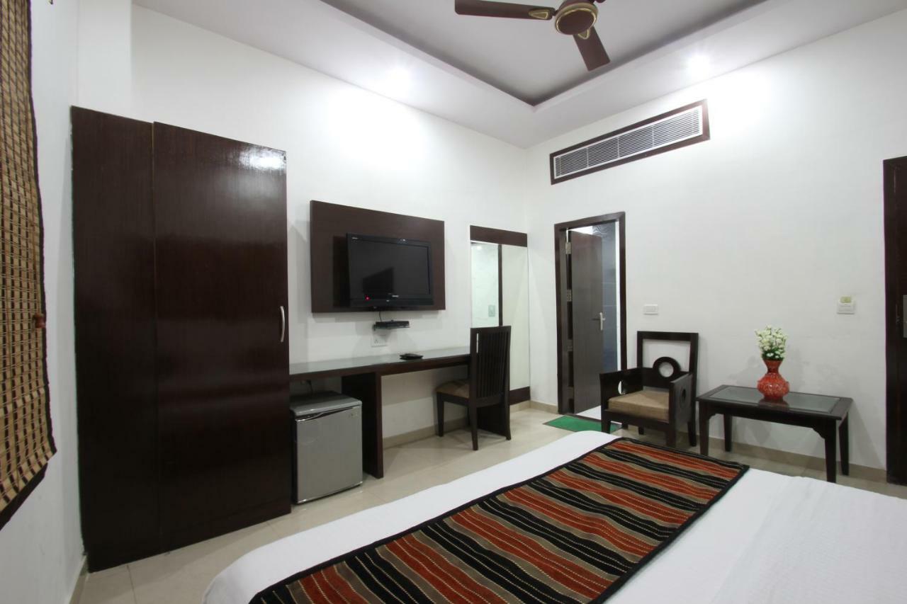 Hotel Mohan International Új-Delhi Kültér fotó