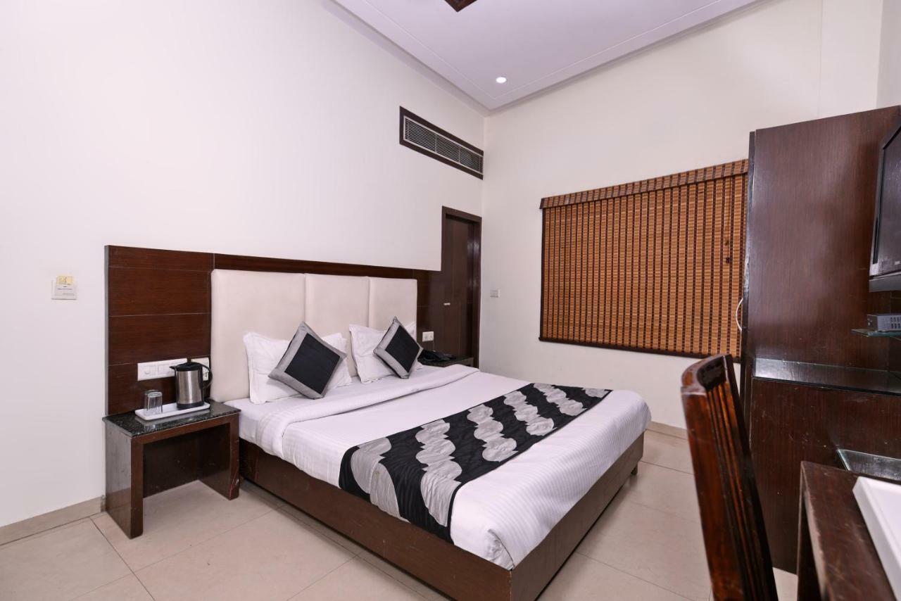 Hotel Mohan International Új-Delhi Kültér fotó