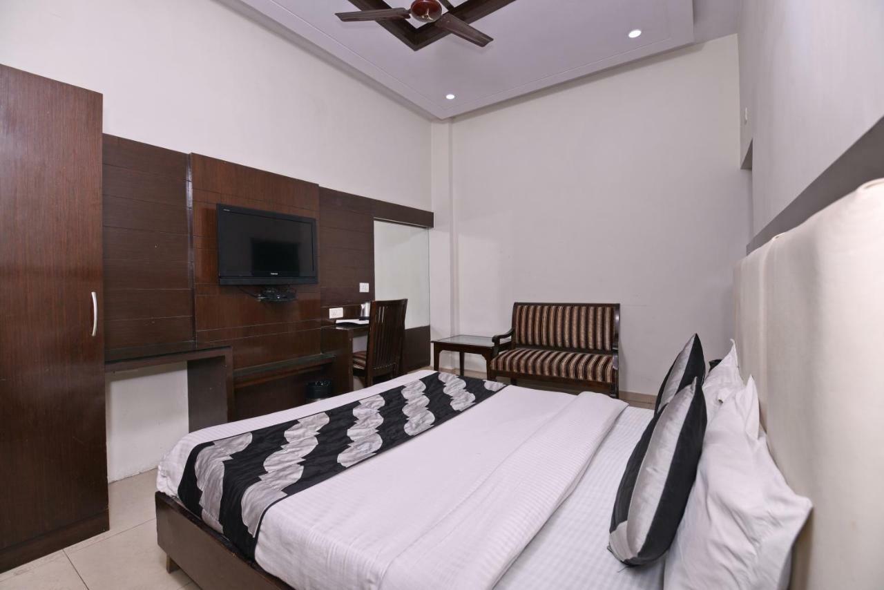 Hotel Mohan International Új-Delhi Kültér fotó